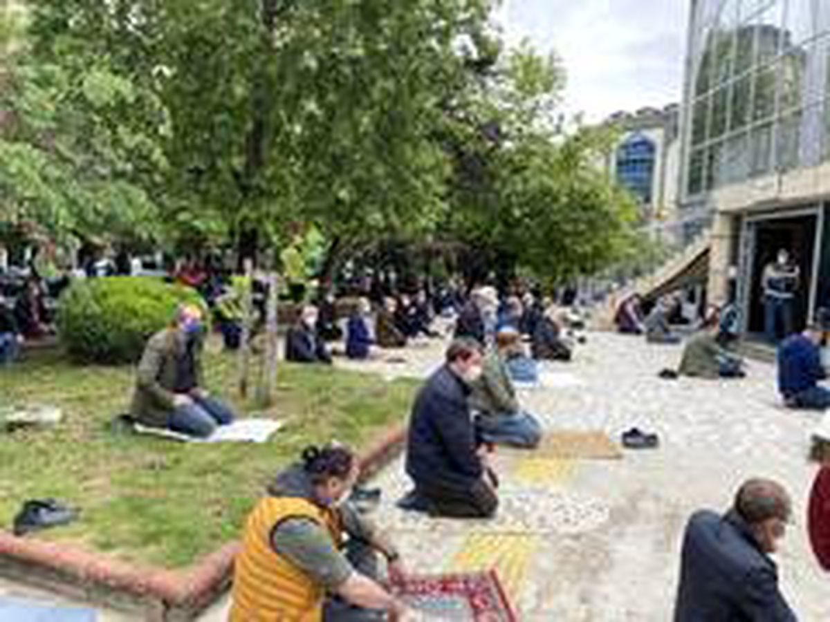 Fiziksel mesafeli cuma namazı