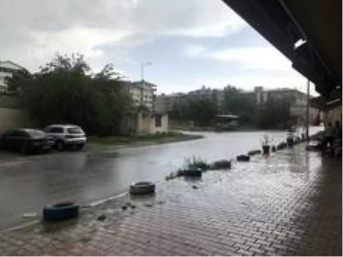 Iğdır\'da kuvvetli rüzgar, fırtına ve yağmur etkili oldu