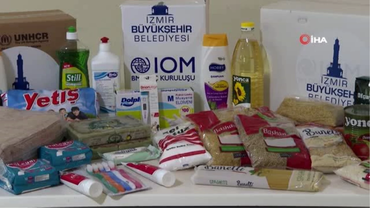 İzmir\'deki mültecilere hijyen ve gıda paketi desteği