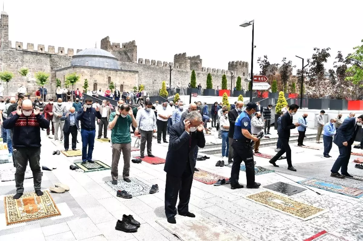 Kayseri Kalesi\'nde fethin ruhuna uygun Cuma namazı