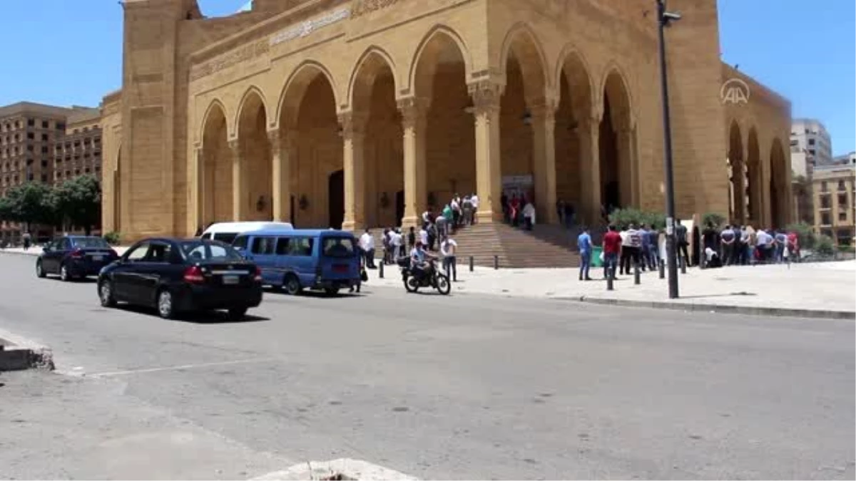 Lübnan\'da yeniden açılan camilerde cuma namazı kılındı