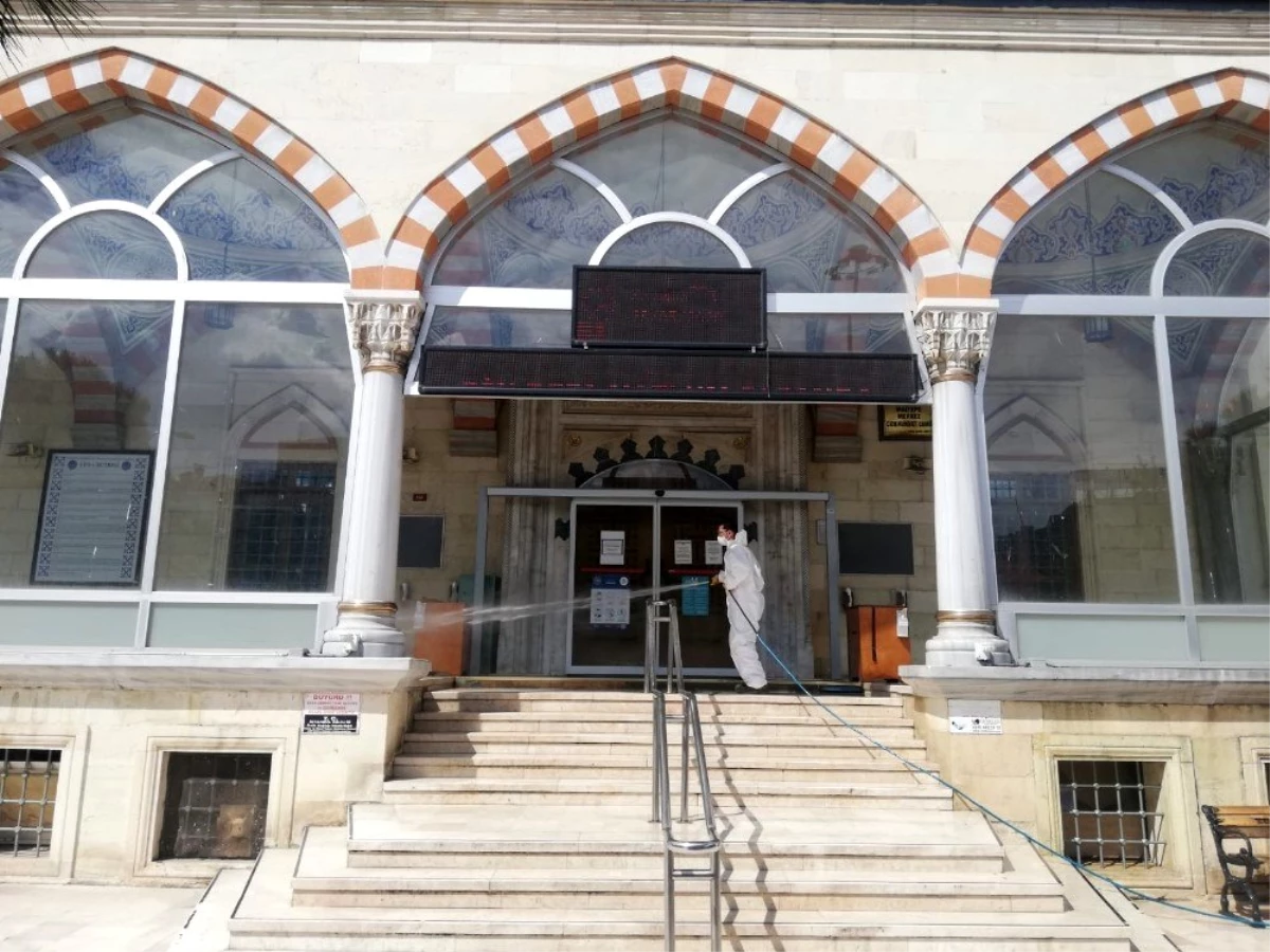 Maltepe\'deki camiler dezenfekte edildi
