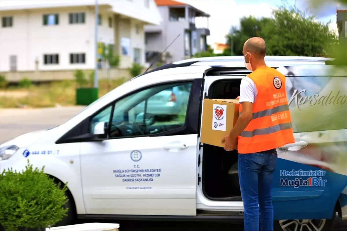 Muğla Büyükşehir Belediyesinden 24 bin aileye yardım kolisi