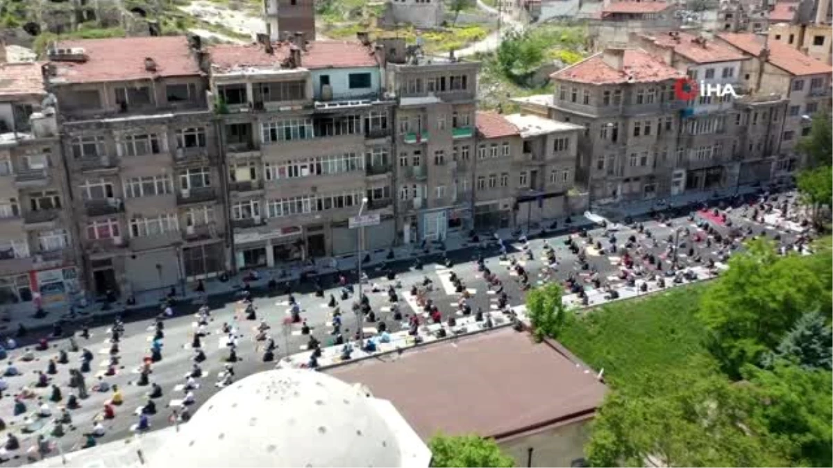 Nevşehir\'de 74 gün sonra Cuma namazı kılındı
