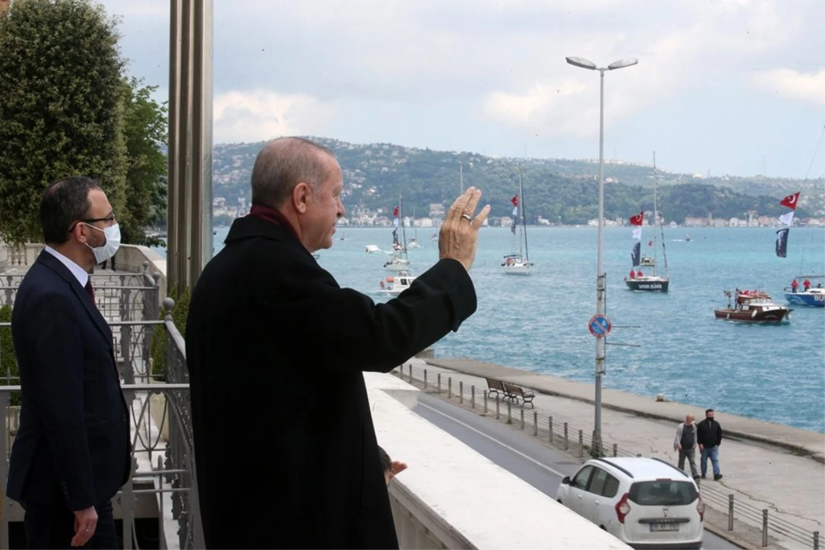 Türk bayraklı tekneler Cumhurbaşkanı Erdoğan\'ı selamladı