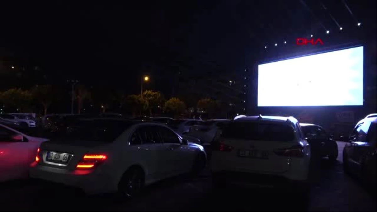 Antalya\'da, \'arabada açık hava sineması\' etkinliği