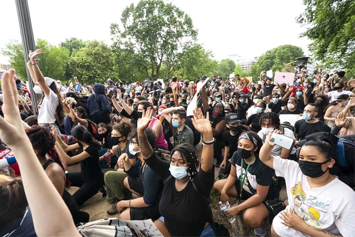 Floyd\'un öldürülmesine karşı protestolar Beyaz Saray önüne taşındı