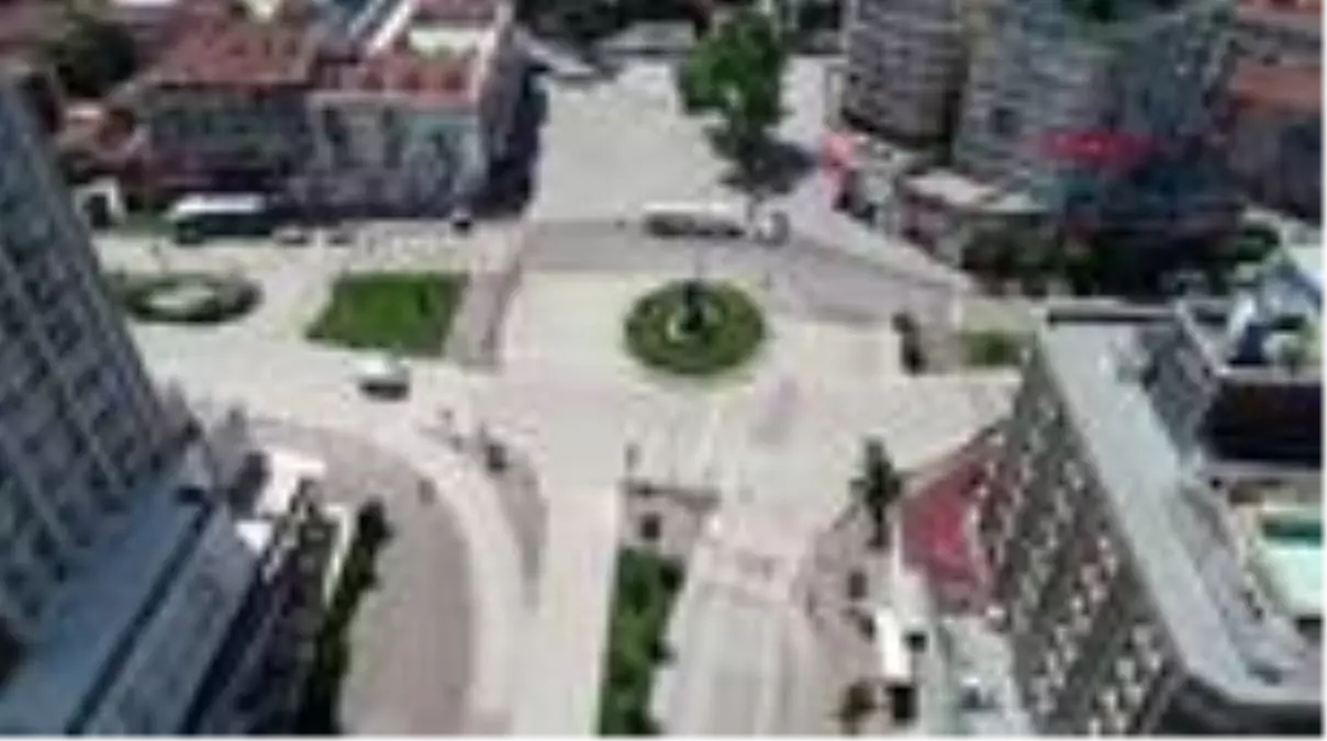 Bursa\'da cadde ve meydanlar boş kaldı