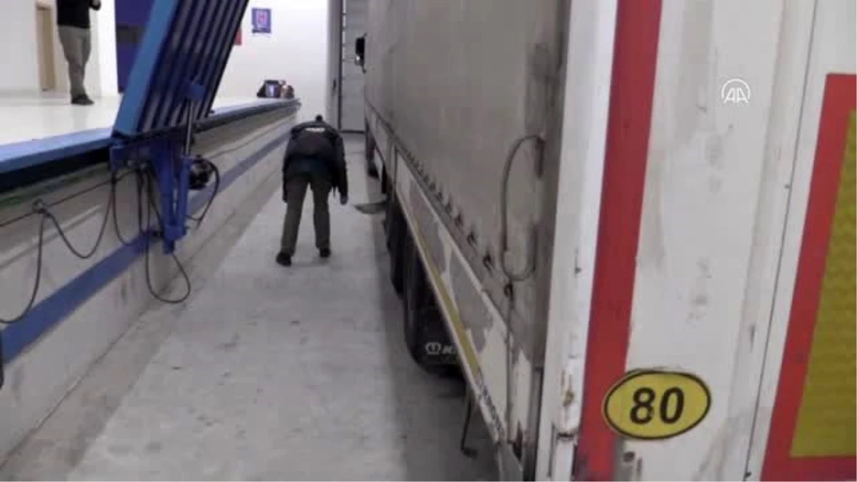 Hamzabeyli Gümrük Kapısı\'nda 2 valizde 30 kilogram esrar ele geçirildi