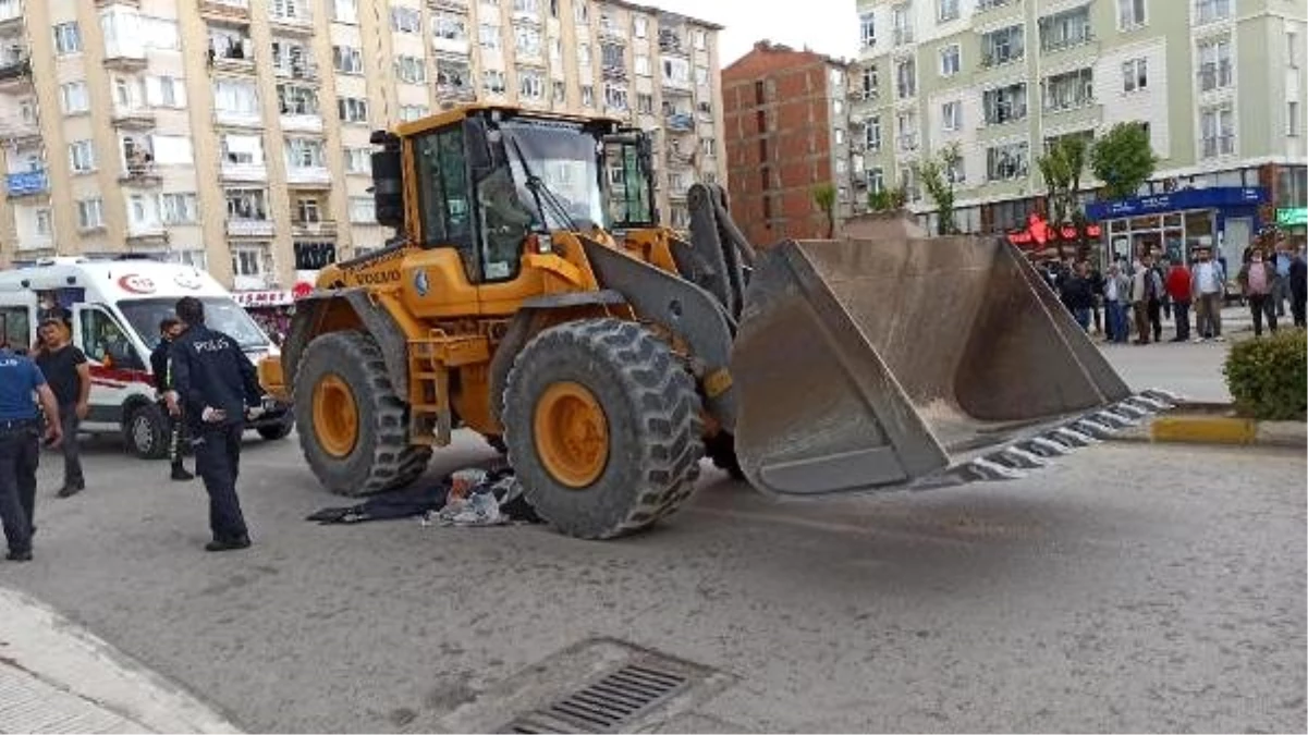 İş makinesinin altında kalan kadın öldü (2)