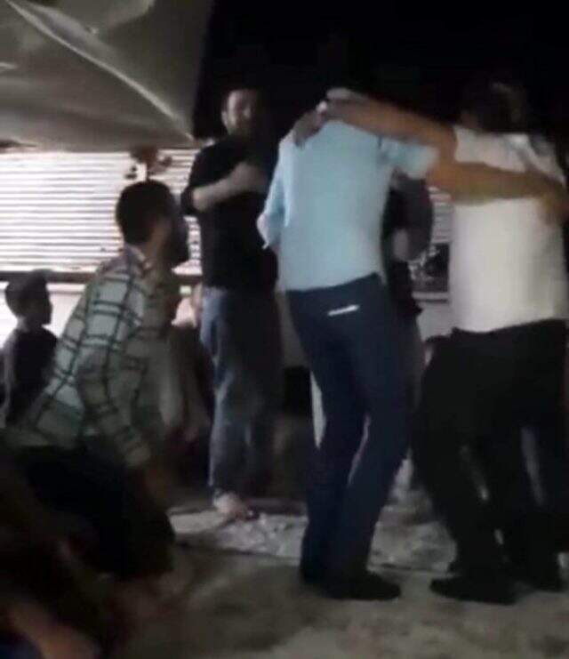 Korona sonrası normalleşme adımları atılırken taziye evinden gelen görüntü pes dedirtti Korona sonrası normalleşme adımları atılırken taziye evinden gelen görüntü pes dedirtti
