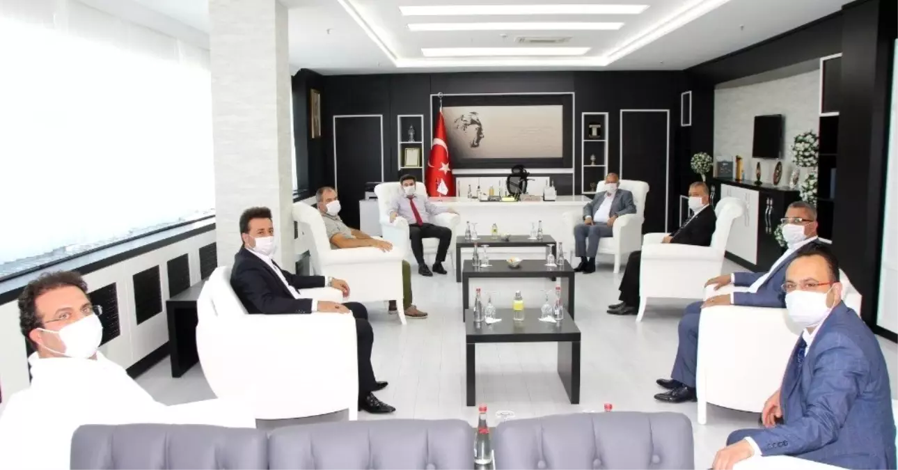 MHP İl Yönetimi Rektör Karacoşkun\'la bir araya geldi