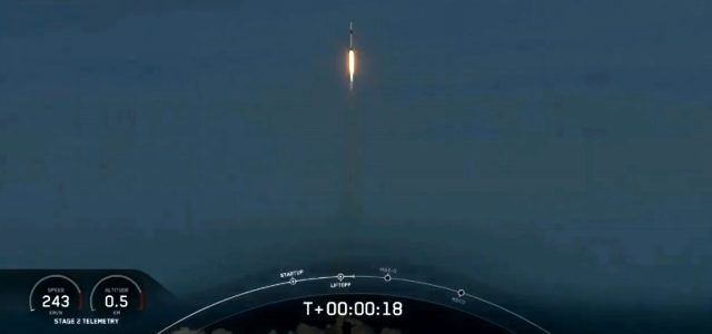 Son Dakika: SpaceX'in ilk insanlı uzay mekiği fırlatıldı