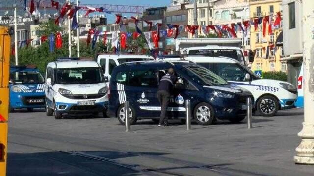 Taksim'de İBB ile Beyoğlu zabıtaları arasında arbede yaşandı