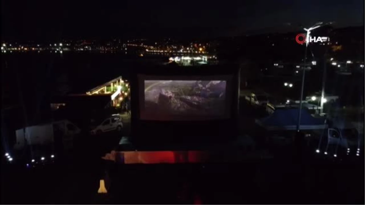 Tekirdağ\'da arabalı açık hava sineması...Yüzlerce araç yan yana dizilip film izledi