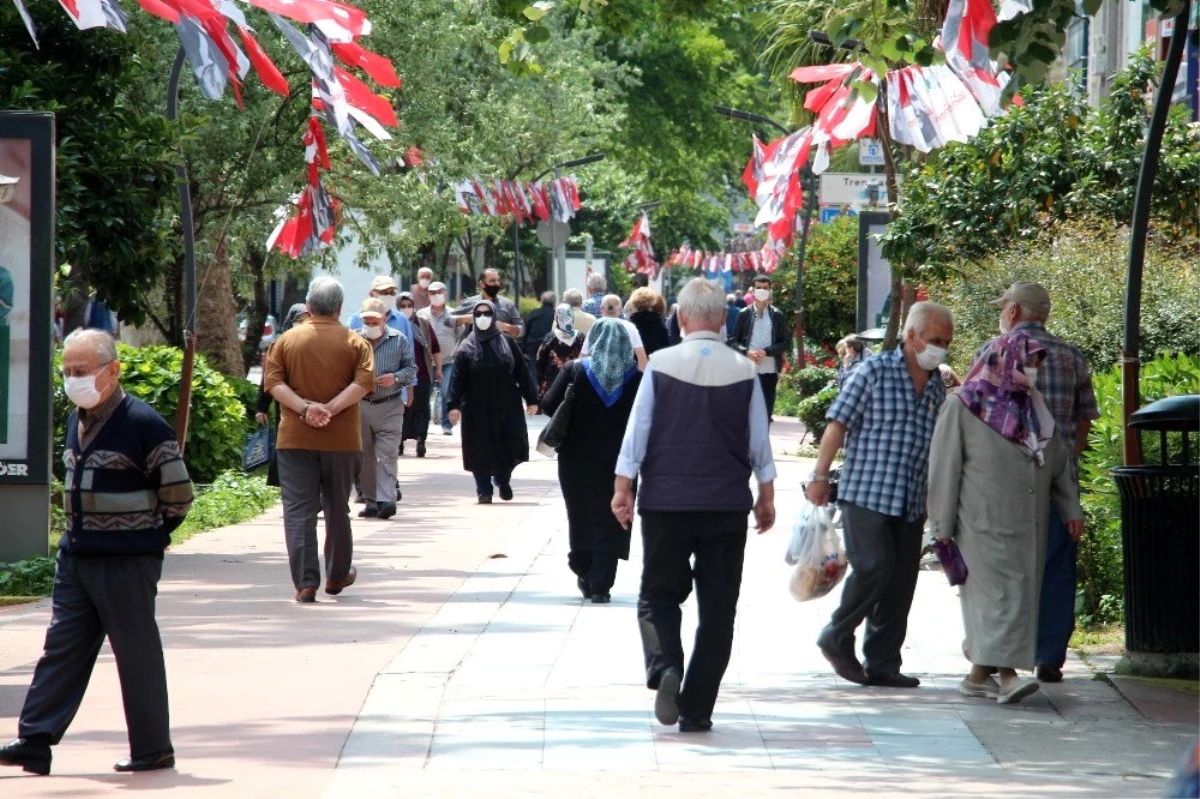 Son dakika haber: 65 yaş ve üstü 8 saat sokakta