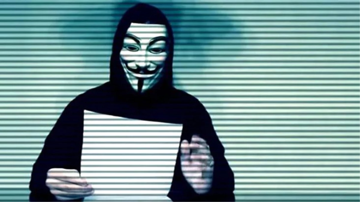 ABD\'deki protestolara dünyaca ünlü hacker grubu Anonymous da dahil oldu! Polis telsizlerini ele geçirdiler