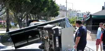 Otomobilin daldığı durak yıkıldı; sürücü ağır yaralı