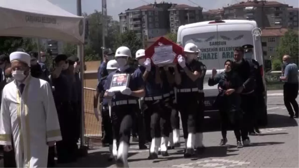 Son Dakika: Şehit polis memuru Atakan Arslan son yolculuğuna uğurlandı (2)