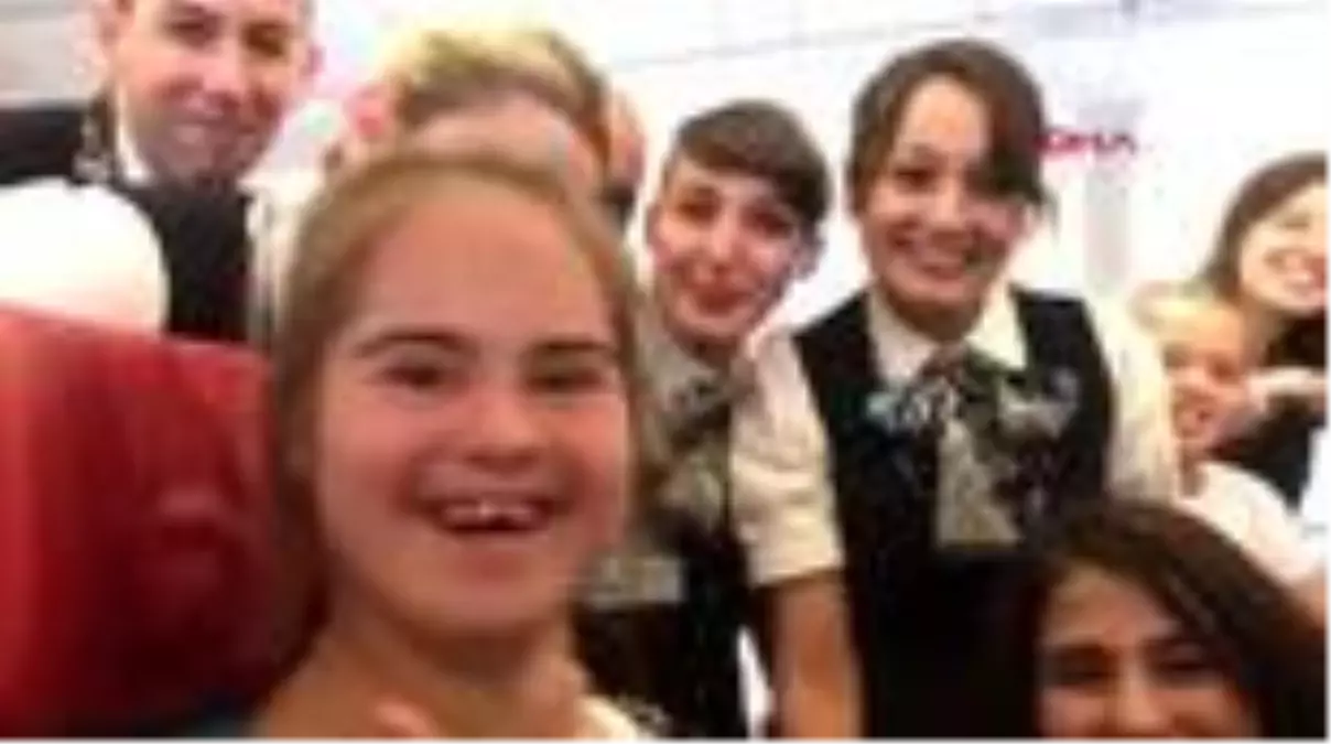 Son dakika... THY\'DEN DÜNYA KABİN MEMURLARI GÜNÜ\'NE ÖZEL VİDEO