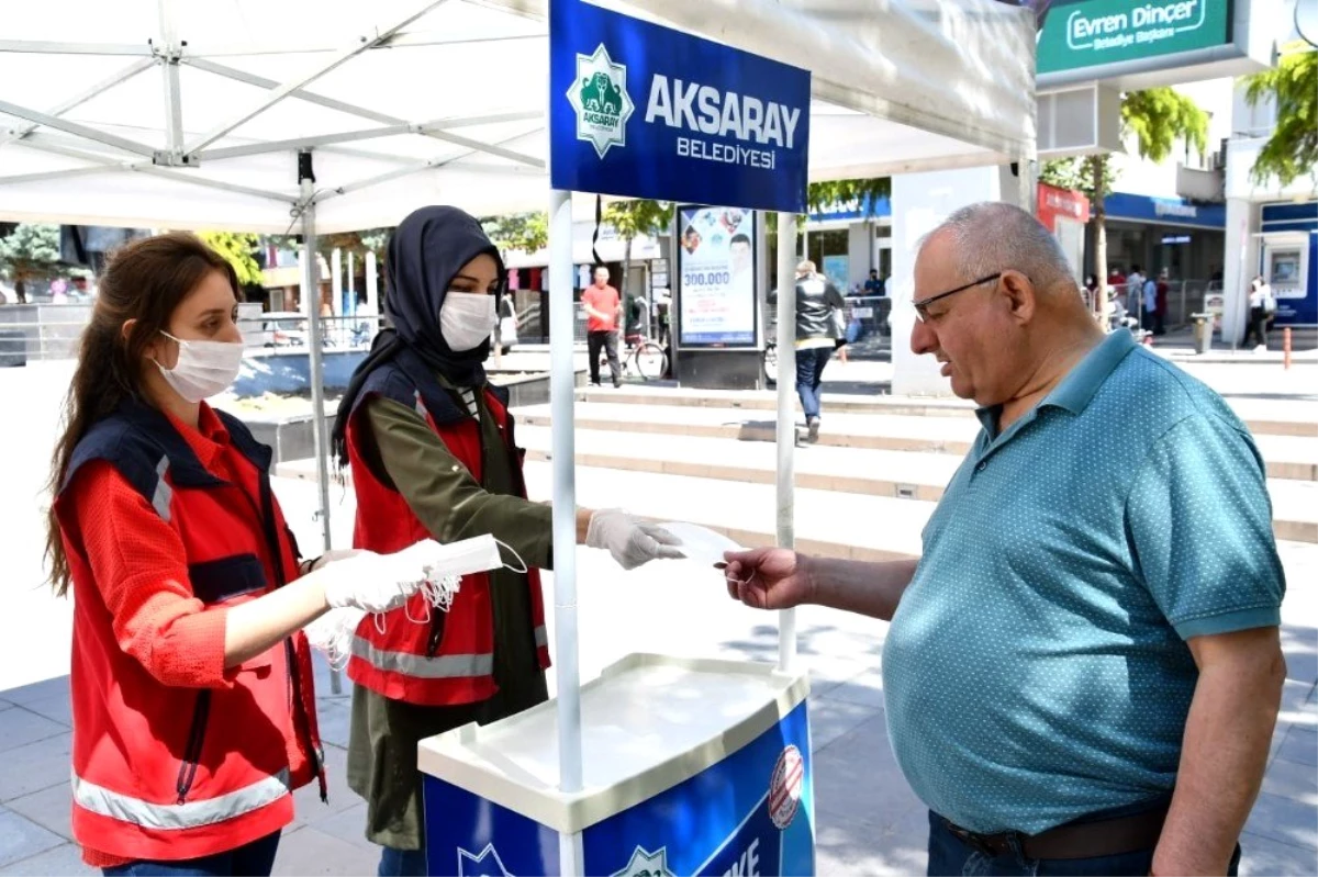 Son dakika haber: Aksaray Belediyesi maske dağıtımını sürdürüyor