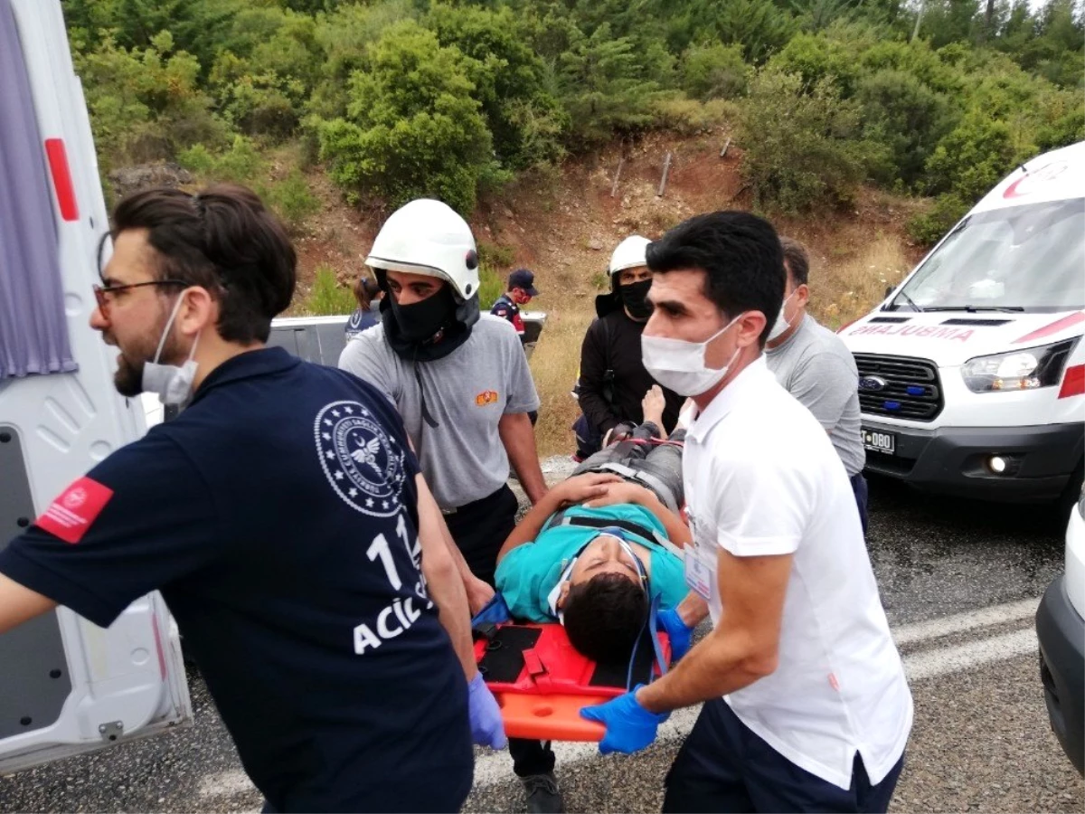 Antalya\'da trafik kazası: 1\'i ağır 9 yaralı