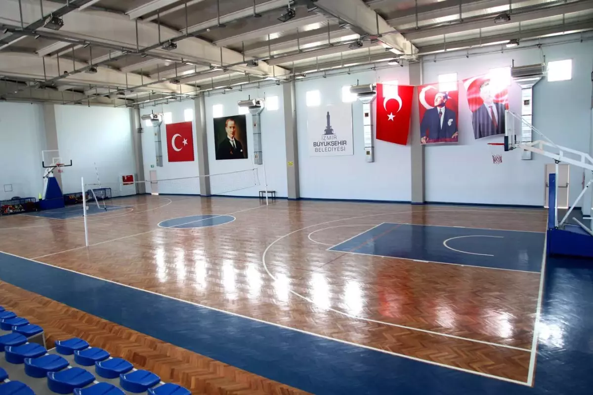 Bayraklı Belediyesi spor tesislerini yeniledi