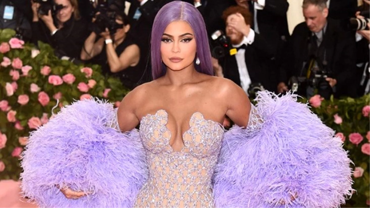 Dolandırıcılıkla suçlanan Kylie Jenner, menajerliğini yapan annesini işten kovdu