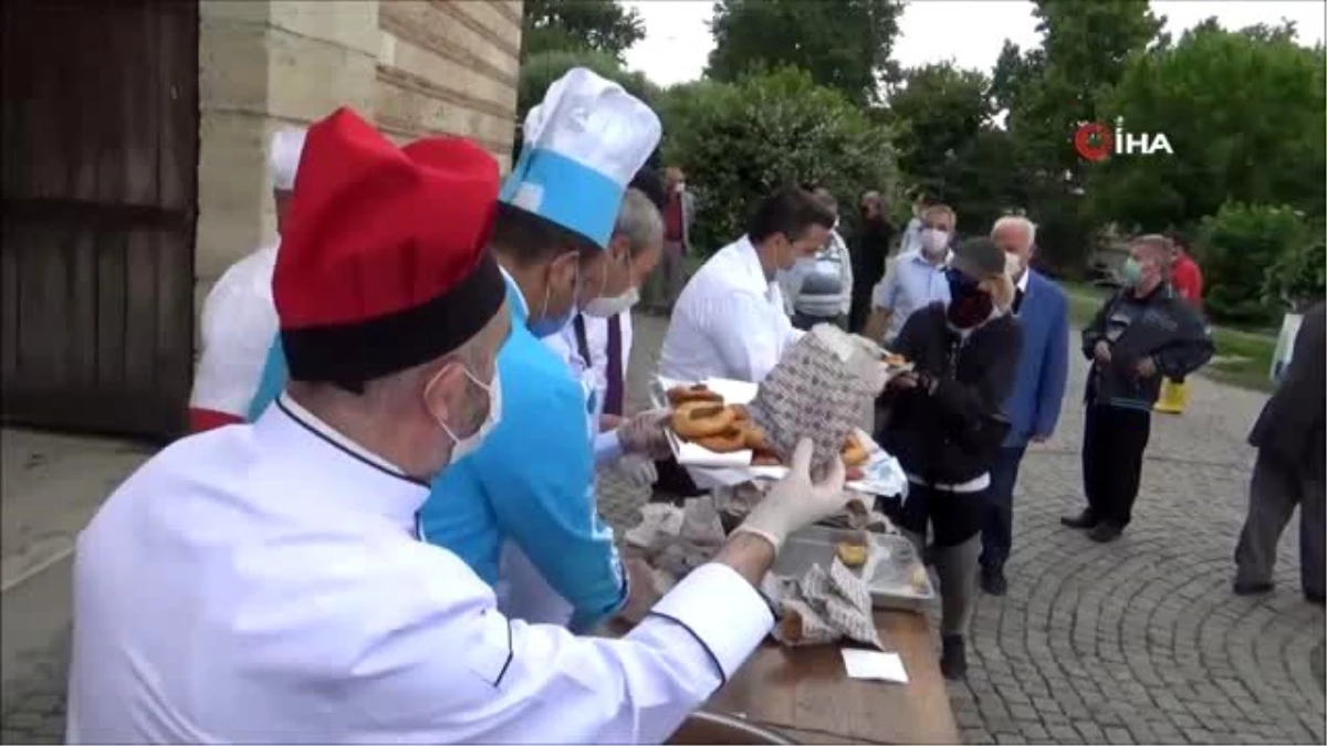 Edirneli esnaf, şükür duası yaptı ciğerli lokma dağıttı