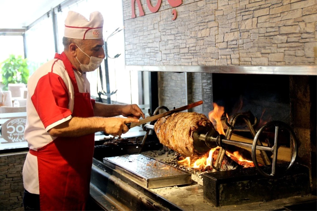 Erzurum\'da restoranlar açıldı, Dadaşlar cağ kebabına koştu