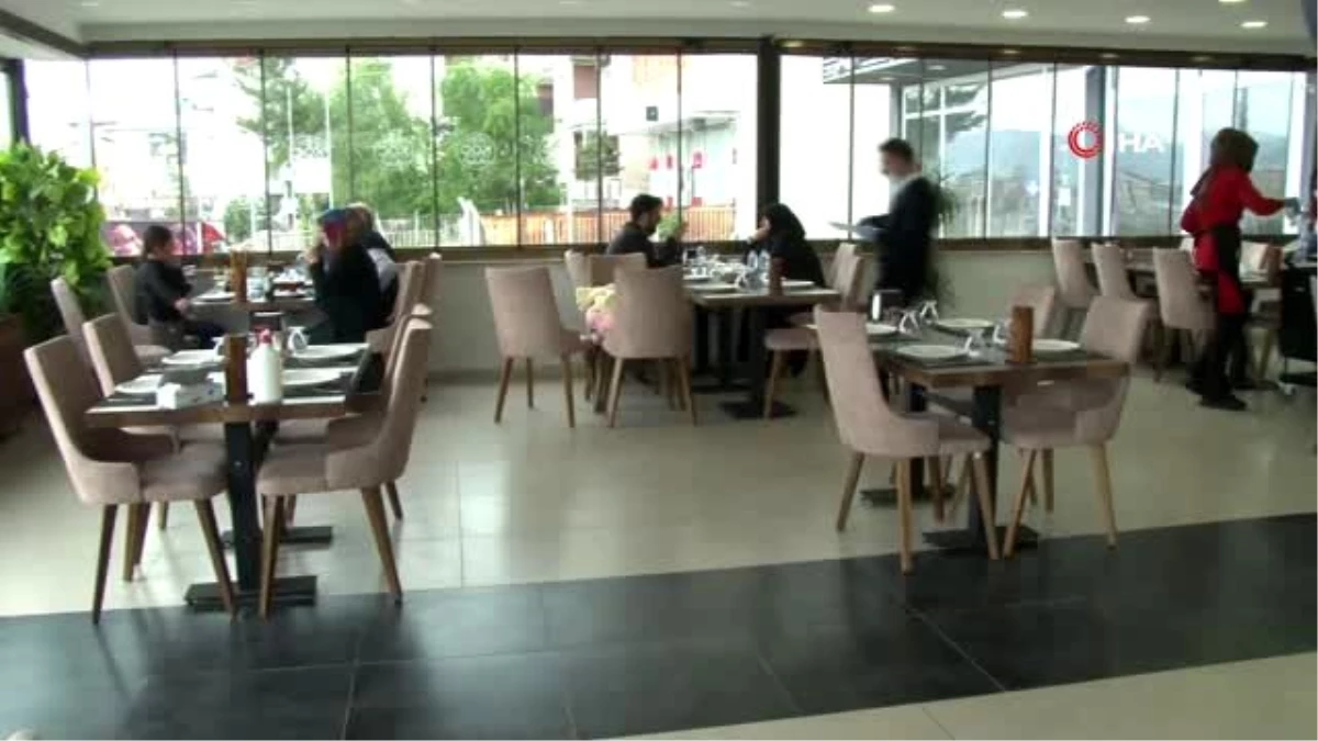 Erzurum\'da restoranlar açıldı, Dadaşlar cağ kebabına koştu