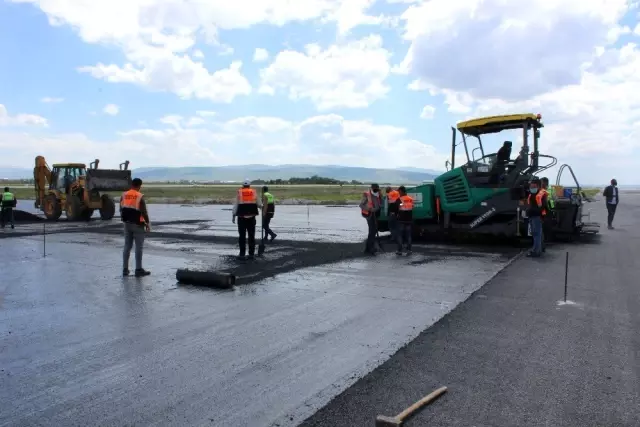 Erzurum Havalimanı pisti bitmeyince Vali çıldırdı: Utancımdan sokağa çıkamam