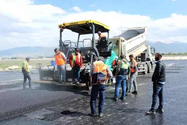 Erzurum Havalimanı pisti bitmeyince Vali çıldırdı: Utancımdan sokağa çıkamam