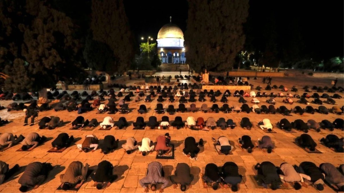 Fotoğraflarla: Mekke, Medine ve Kudüs\'te camiler tekrar açıldı