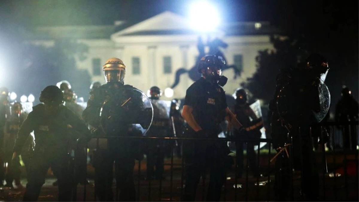 George Floyd protestoları: \'Trump, Beyaz Saray önündeki protestolar sırasında yeraltı sığınağına...