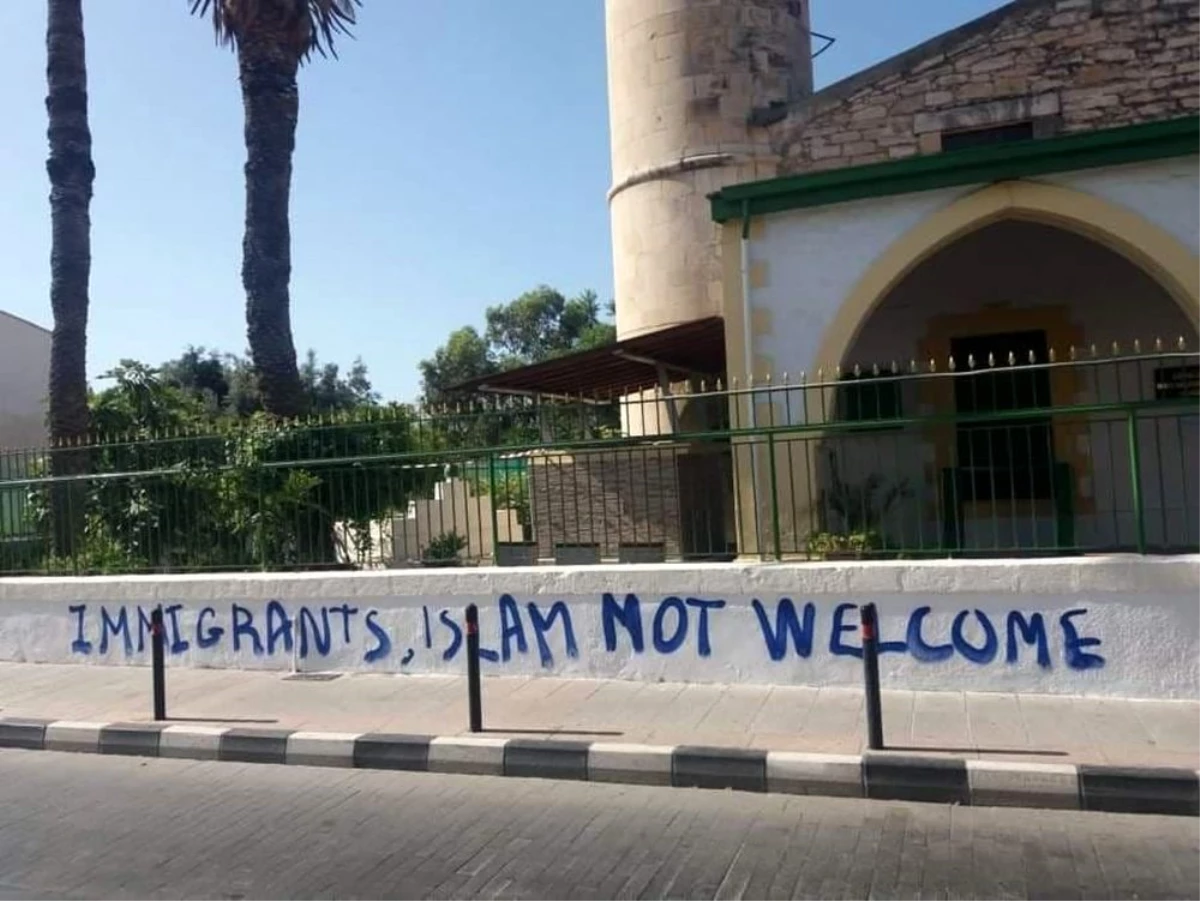 Güney Kıbrıs\'ta camiye çirkin saldırı