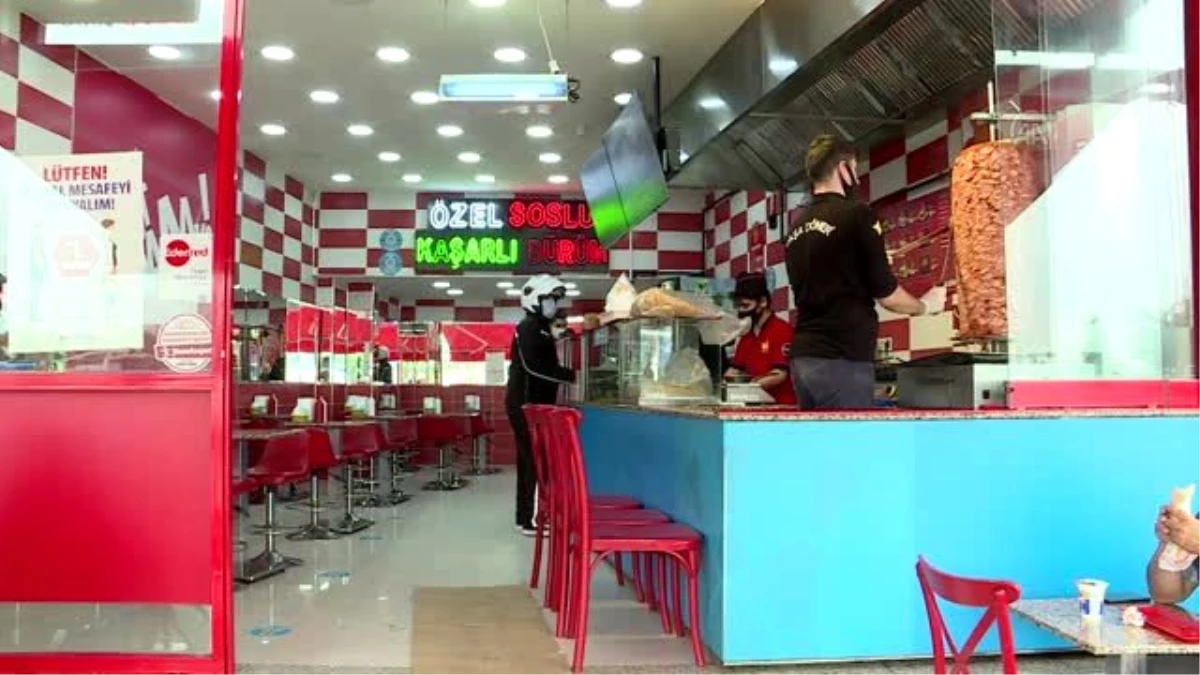 İstanbul\'da kontrollü normale dönüşün ilk günü restoran ve kafeler yeniden açıldı