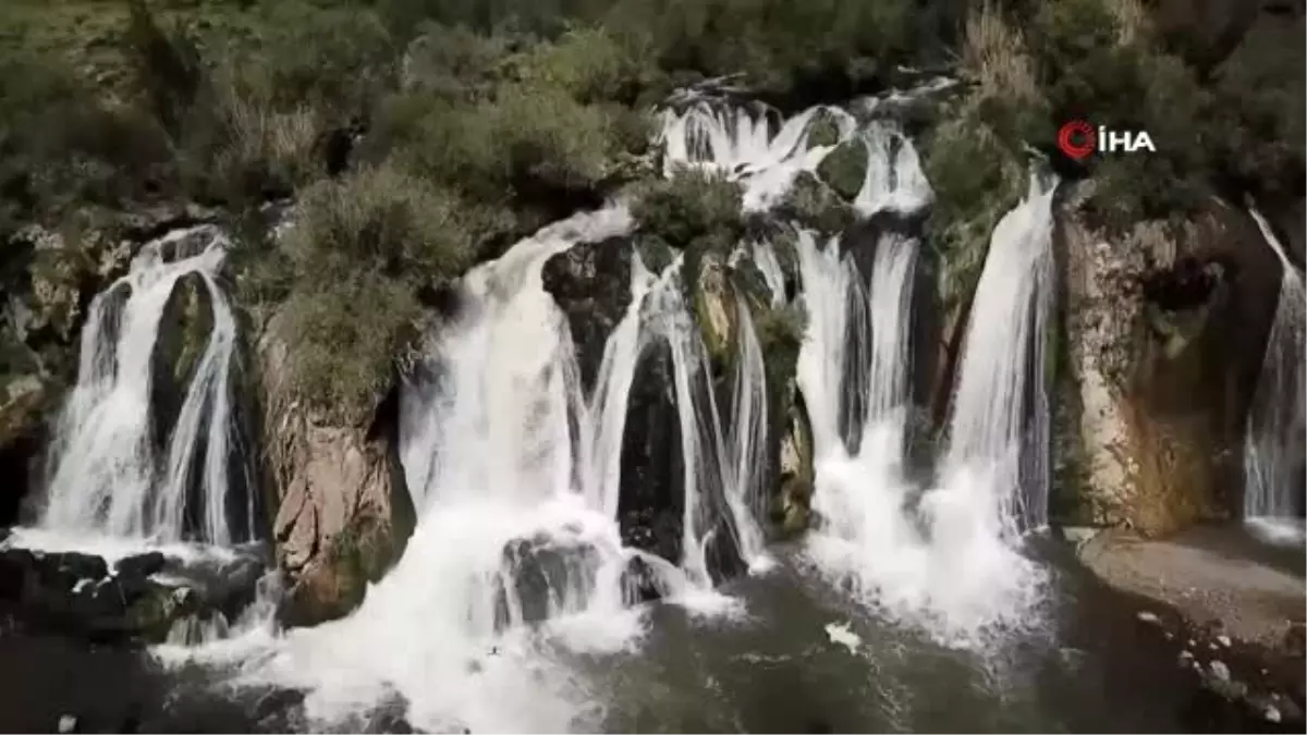 Muradiye Şelalesi ziyaretçilerini bekliyor