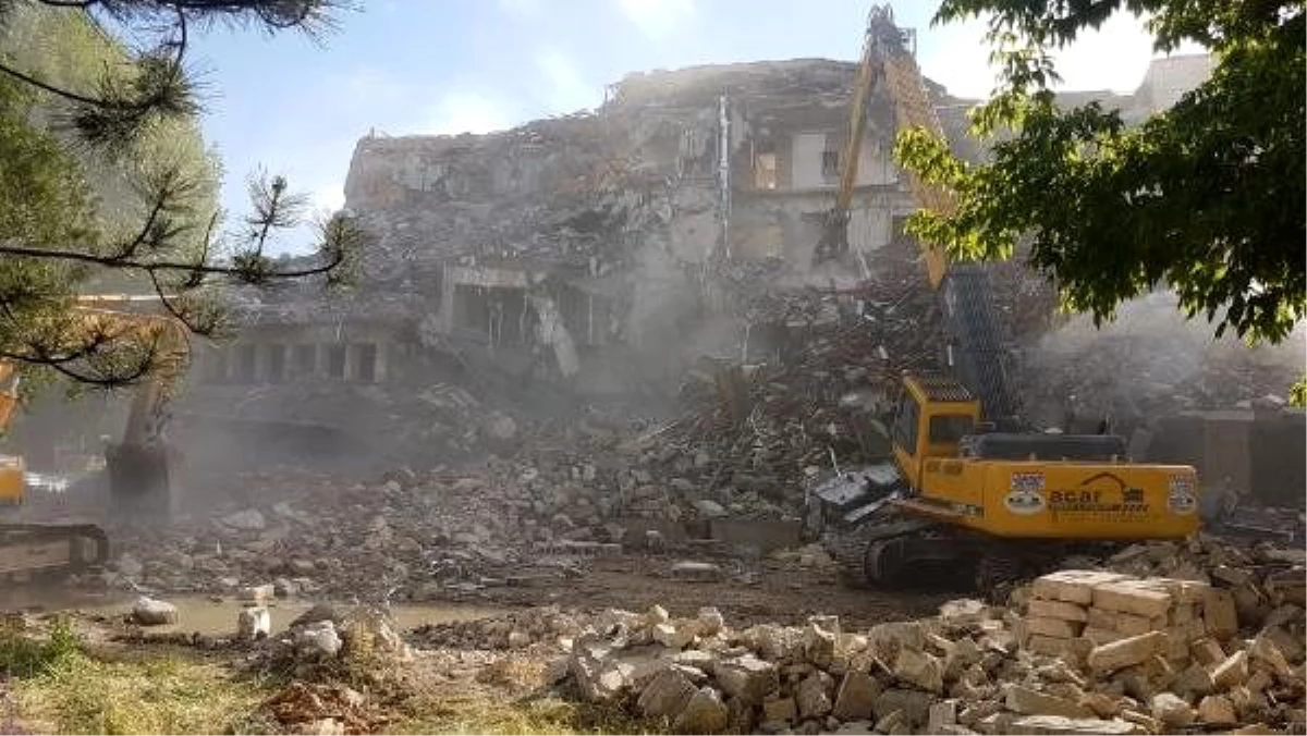 Nevşehir\'de 59 yıllık otel yıkıldı