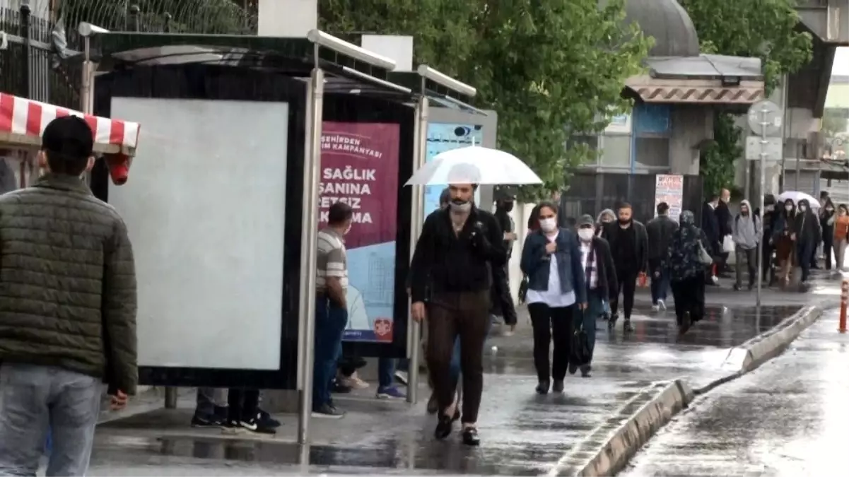 Normalleşeme ilk günü sağanak yağmur etkili oldu