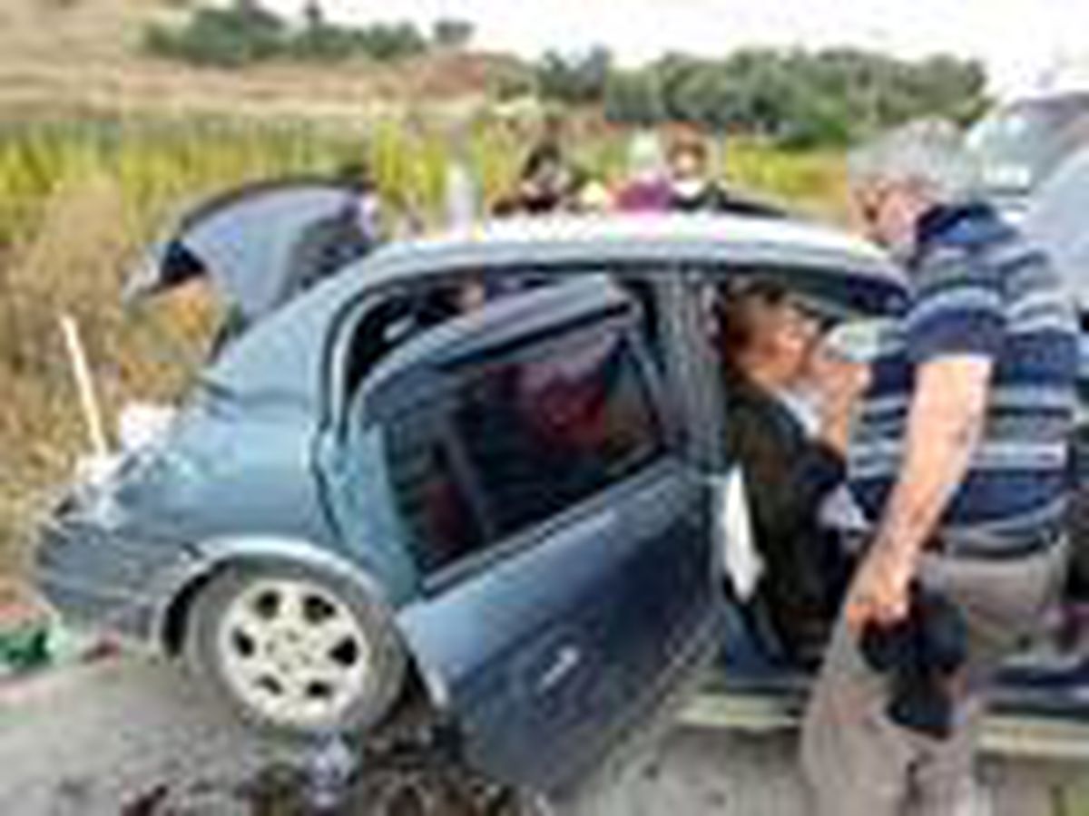Otomobille kamyonet çarpıştı: 5 yaralı