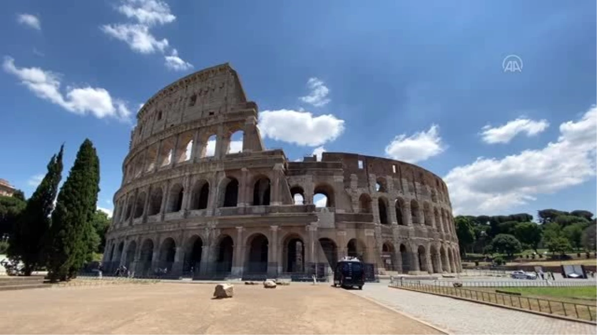 Roma\'nın simgesi Kolezyum kapılarını ziyaretçilere açtı