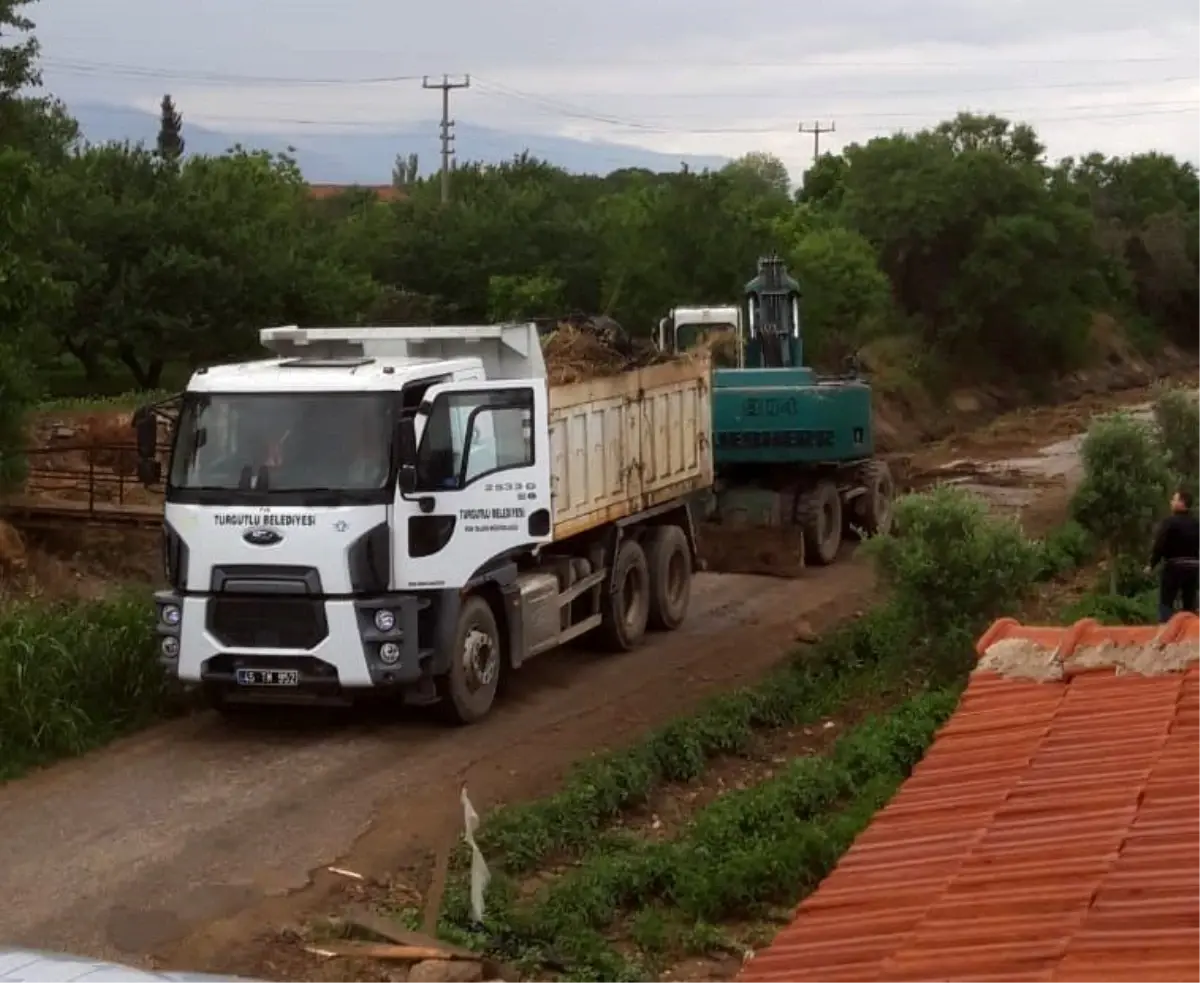 Son dakika haber | Turgutlu\'da sulama kanalları temizleniyor