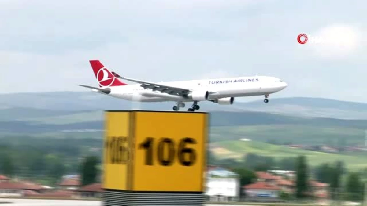 Uçak seferlerinin başlamasıyla İstanbul\'dan kalkan ilk uçak Ankara\'ya indi