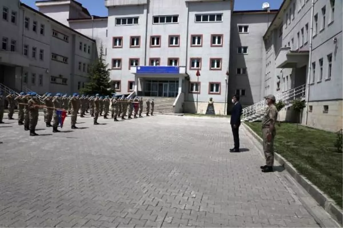 Vali Çağatay, PKK\'lıları etkisiz hale getiren JÖH Taburu\'nu ziyaret etti