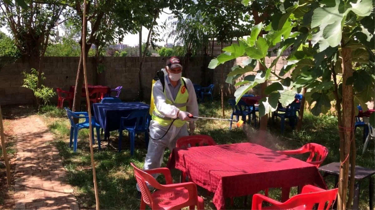 Viranşehir\'de yeniden açılan iş yerleri dezenfekte edildi
