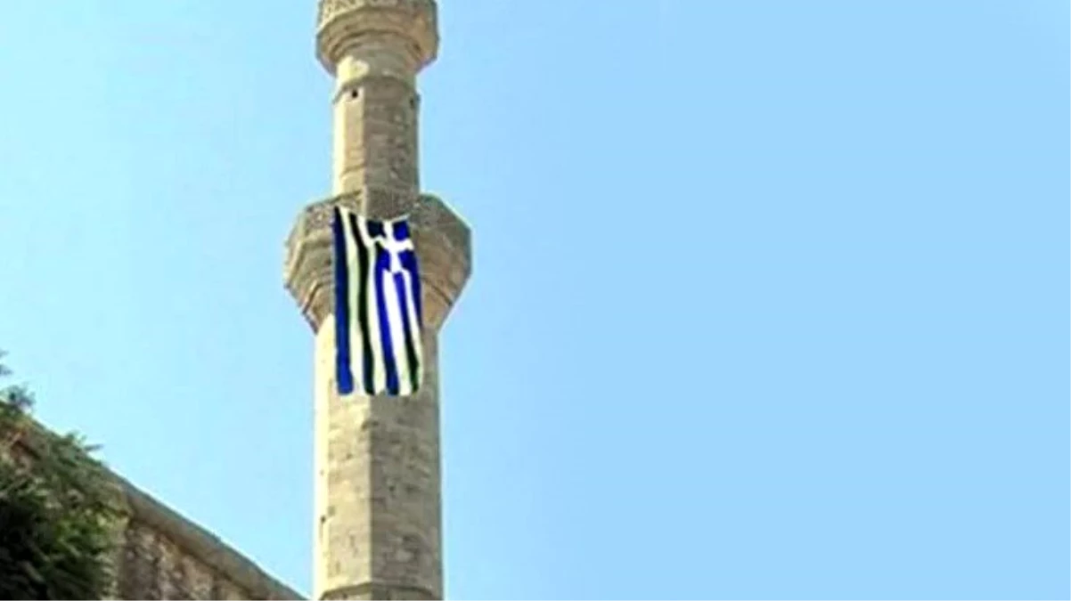 Yunan\'ın Ayasofya hazımsızlığı devam ediyor! Tarihi camiye bayrak astılar