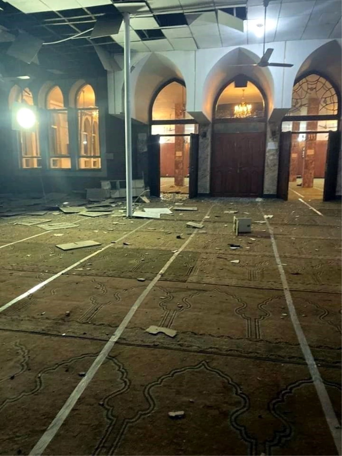 Afganistan\'da camide intihar saldırısı: 3 yaralı