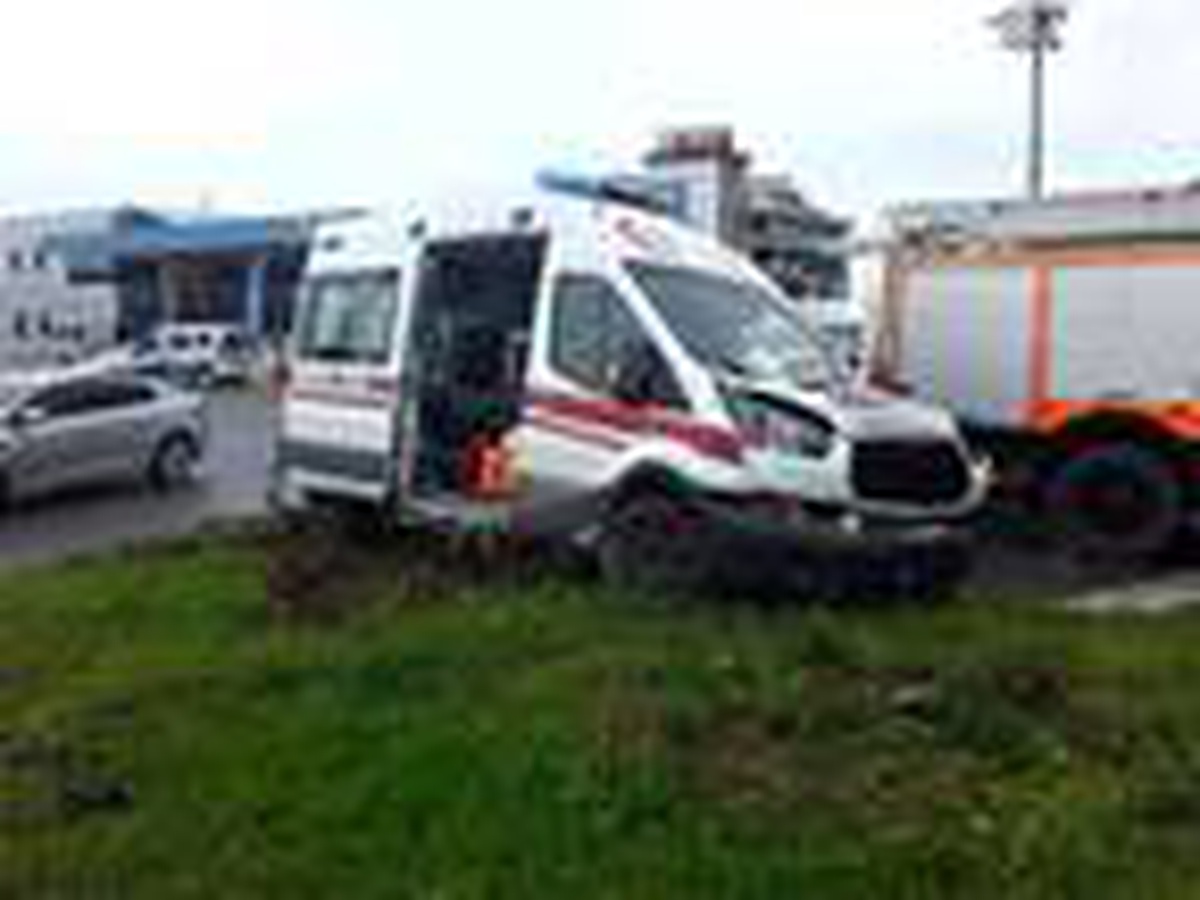 Ambulans ile otomobil çarpıştı: 1 ölü, 1 yaralı
