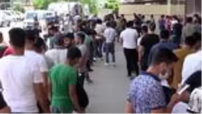 Asker adaylarının korona testi kuyruğu Asker adaylarının korona testi kuyruğu